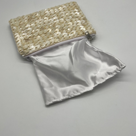 Faux Capiz Shell Beaded Ivory Satin Evening Clutch Crossbody with Chain Strap - Picture 4 of 8